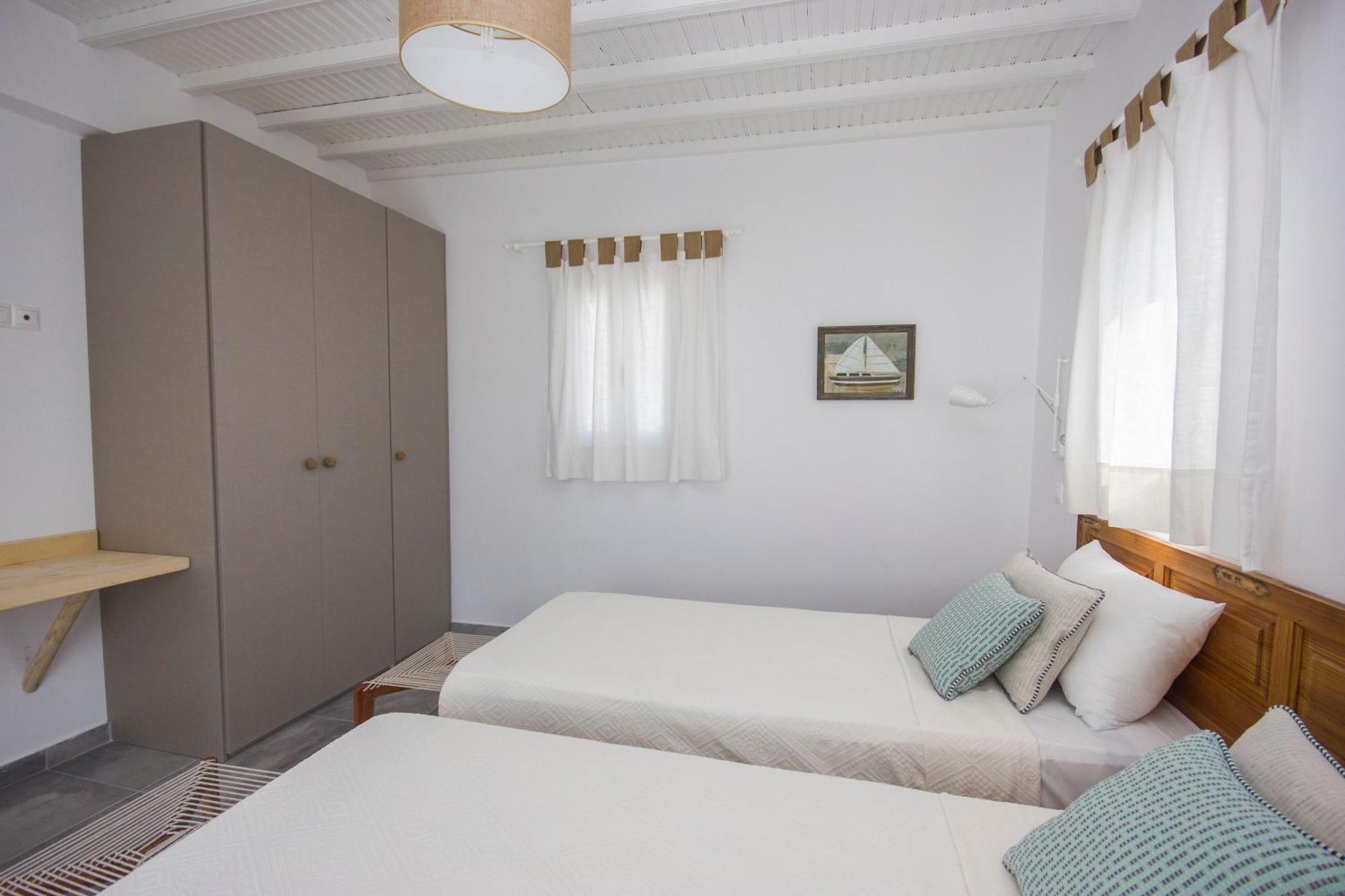 Amperian Mykonos & 2*