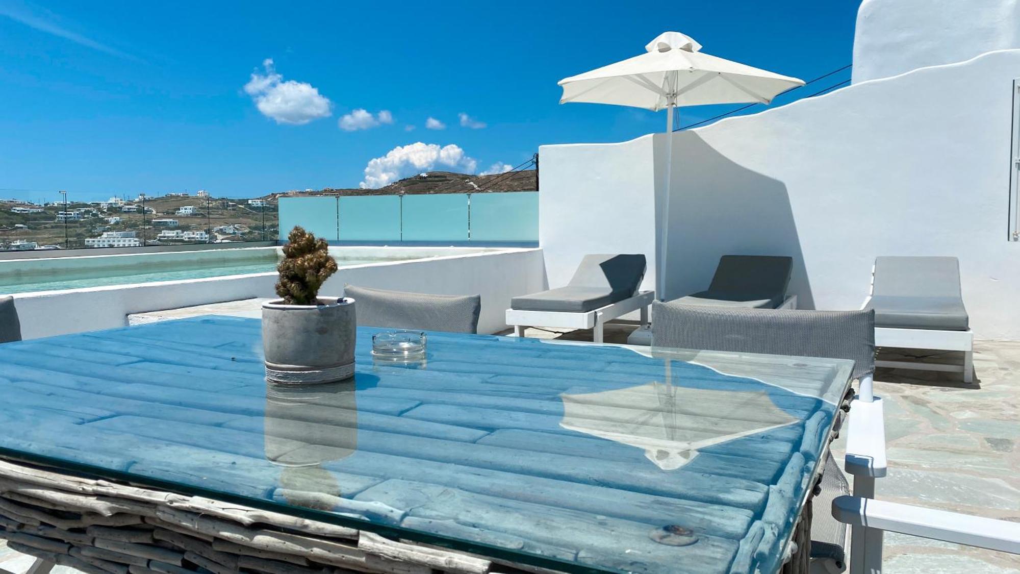 Amperian Mykonos & Hotel 2*