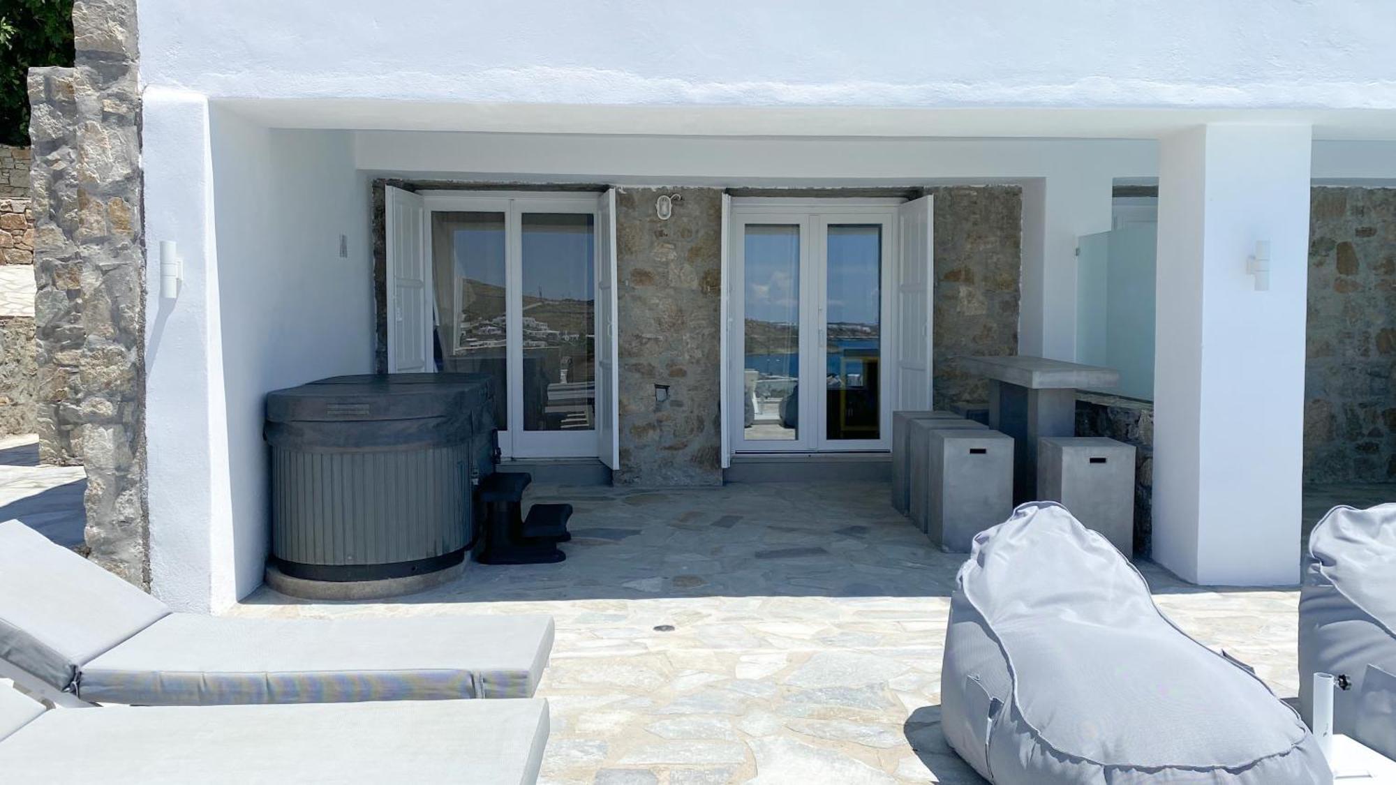 Amperian Mykonos & 2* Mykonos Town